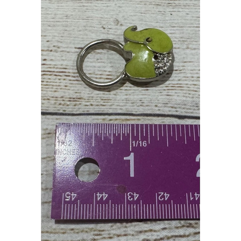 VTG Magnetic Eye Glass Holder Attach to Clothing Green Yellow Elephant Tb22